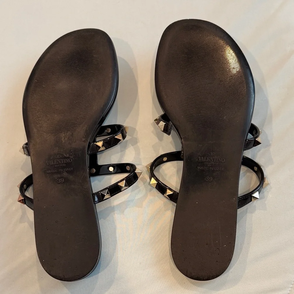 Valentino Garavani Rockstud T-Strap Flat Slide Sandals